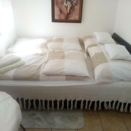 Hotel Anna vendégház Balatonakali Esterno foto