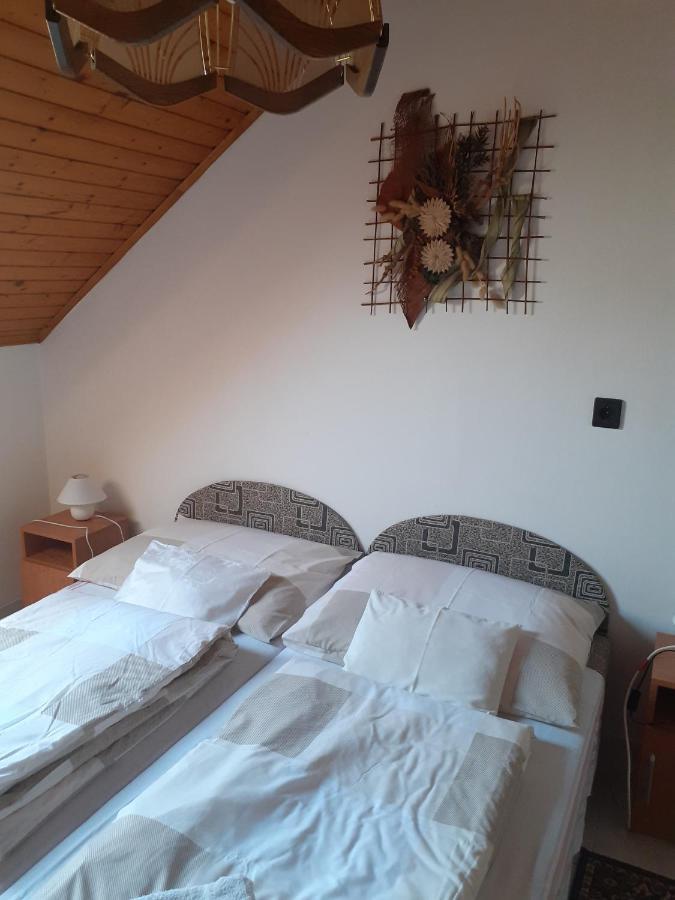Hotel Anna vendégház Balatonakali Esterno foto
